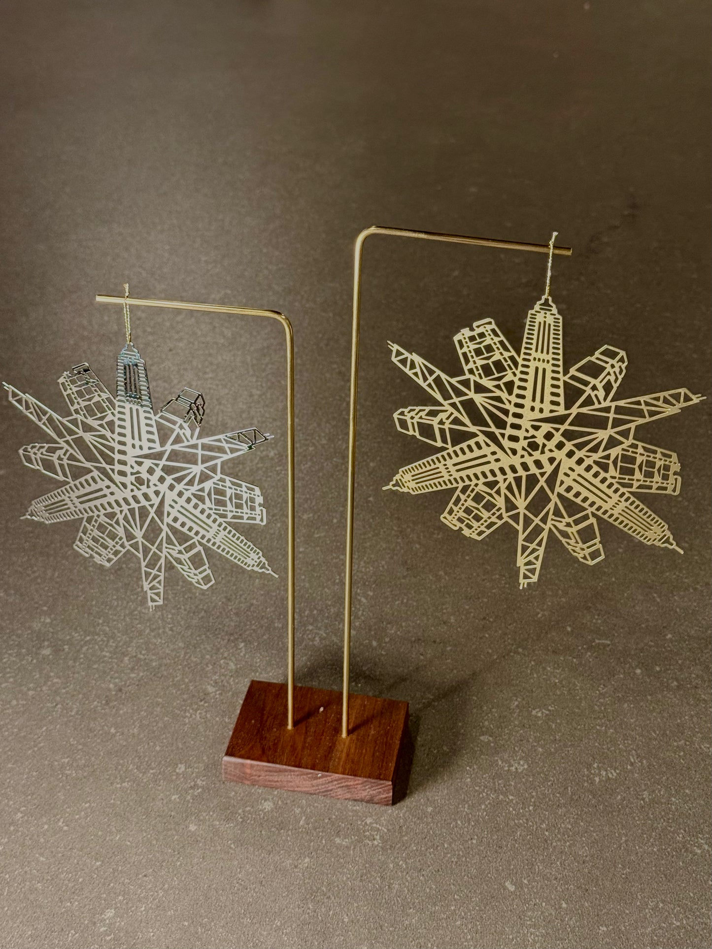 Desk Stand for Ornaments